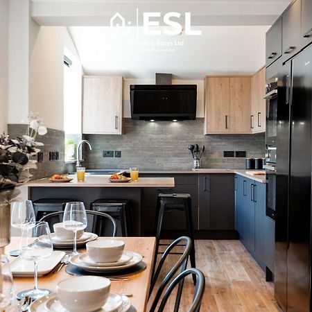 Central 5 Bedroom Townhouse Perfectly Located 2 Mins Walk From The Train Station Честер Экстерьер фото