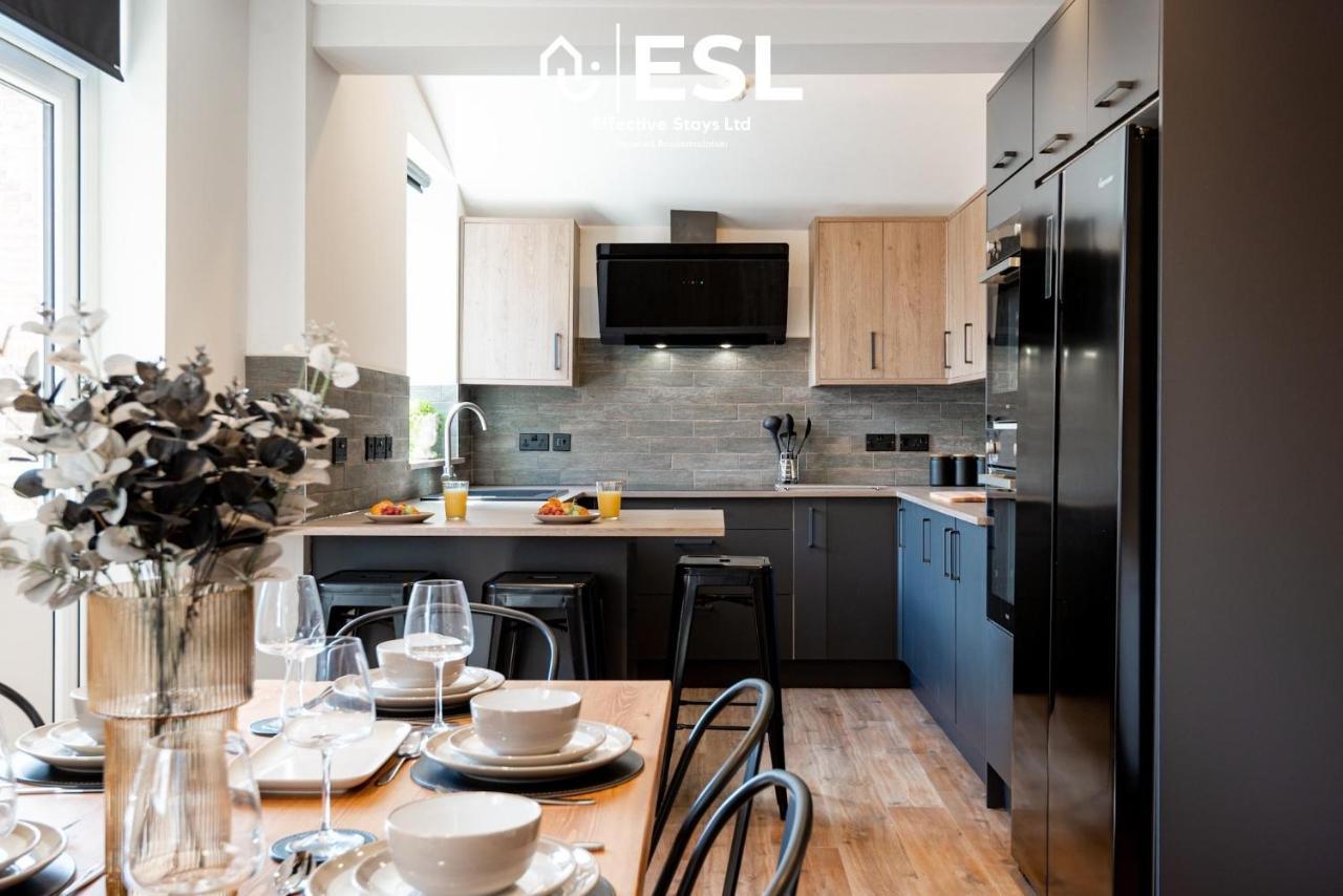 Central 5 Bedroom Townhouse Perfectly Located 2 Mins Walk From The Train Station Честер Экстерьер фото