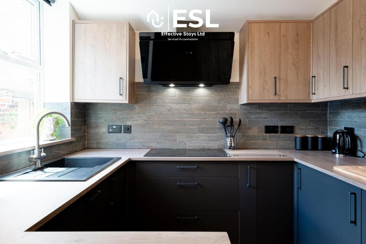 Central 5 Bedroom Townhouse Perfectly Located 2 Mins Walk From The Train Station Честер Экстерьер фото