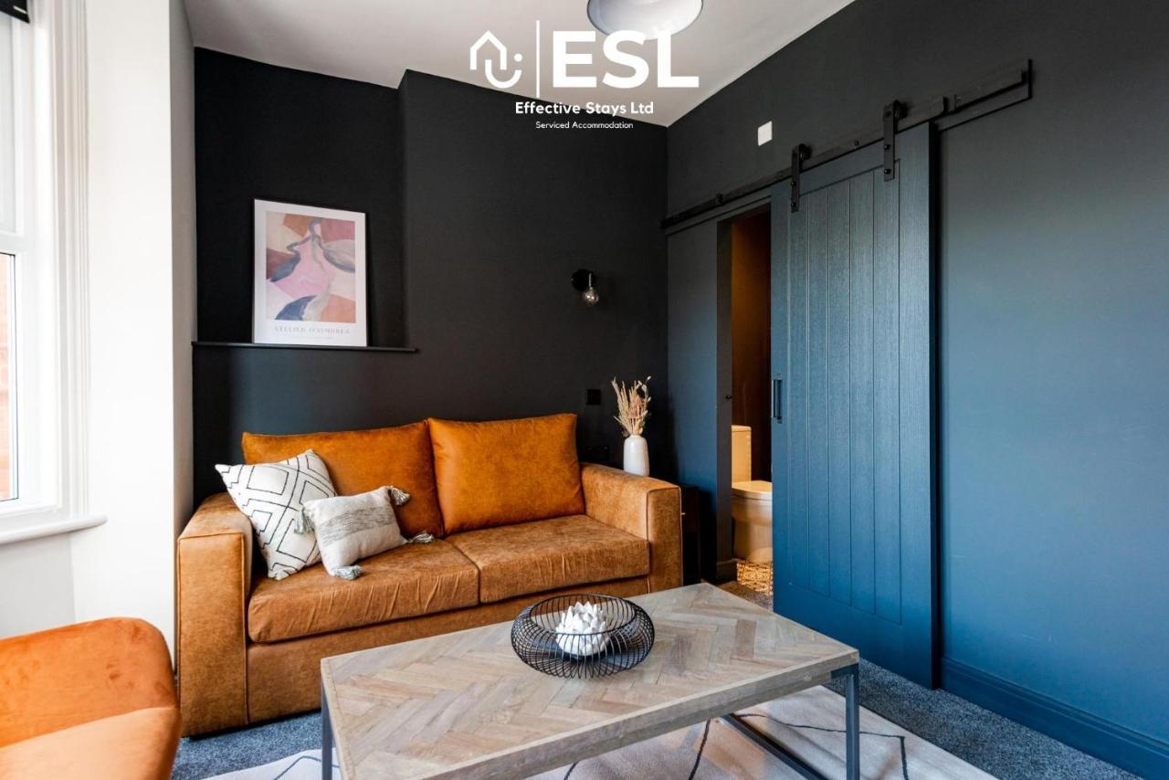 Central 5 Bedroom Townhouse Perfectly Located 2 Mins Walk From The Train Station Честер Экстерьер фото
