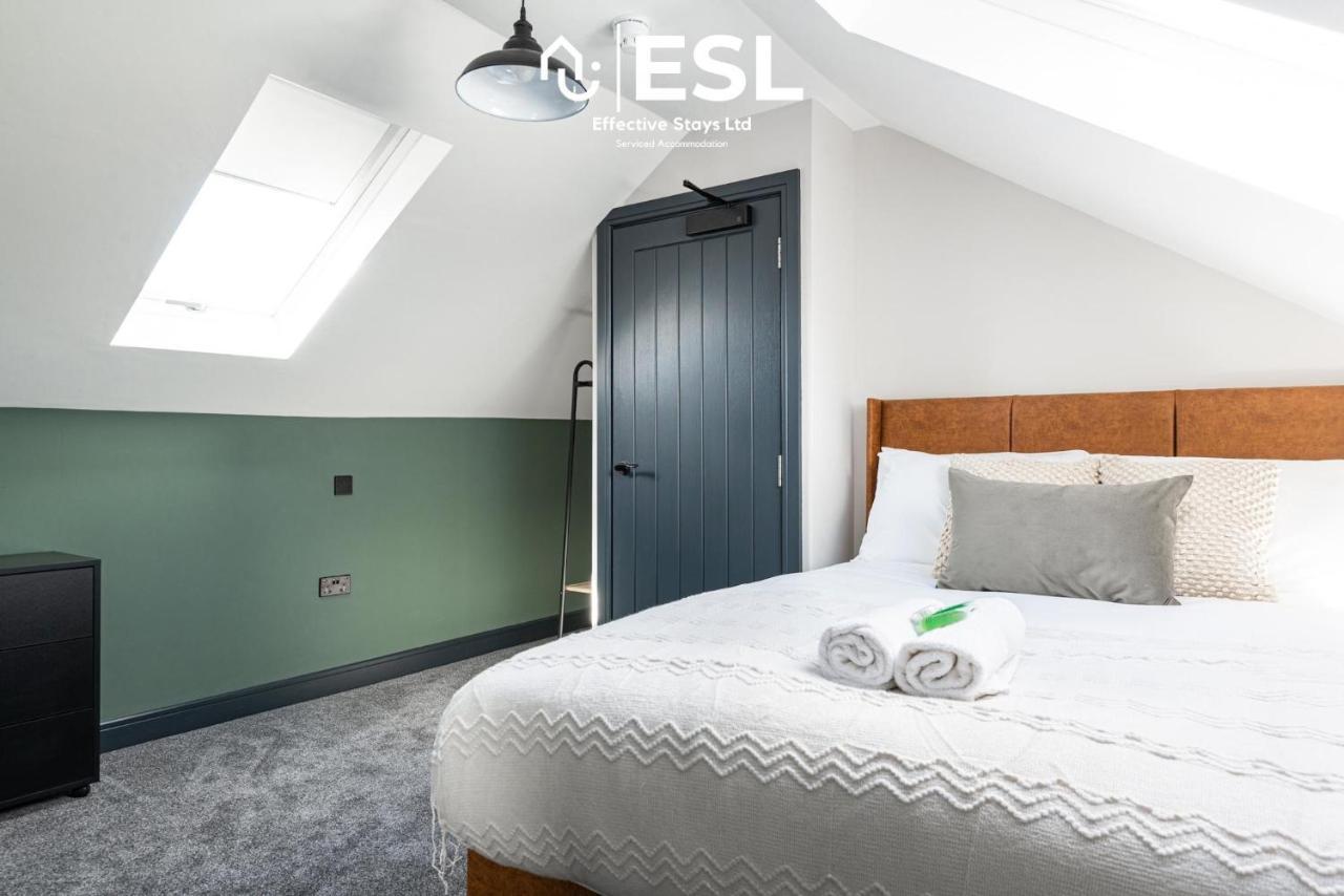 Central 5 Bedroom Townhouse Perfectly Located 2 Mins Walk From The Train Station Честер Экстерьер фото