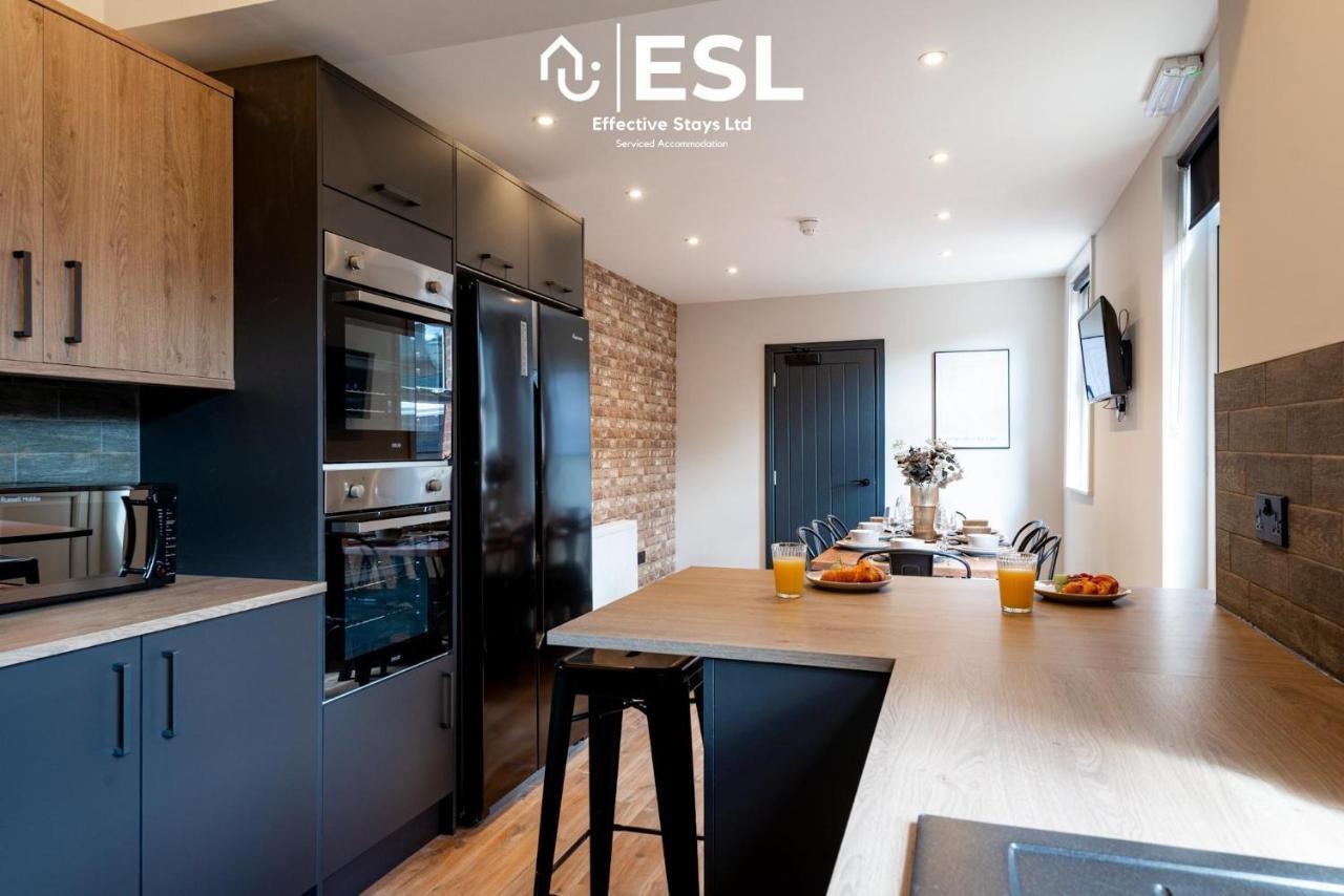Central 5 Bedroom Townhouse Perfectly Located 2 Mins Walk From The Train Station Честер Экстерьер фото
