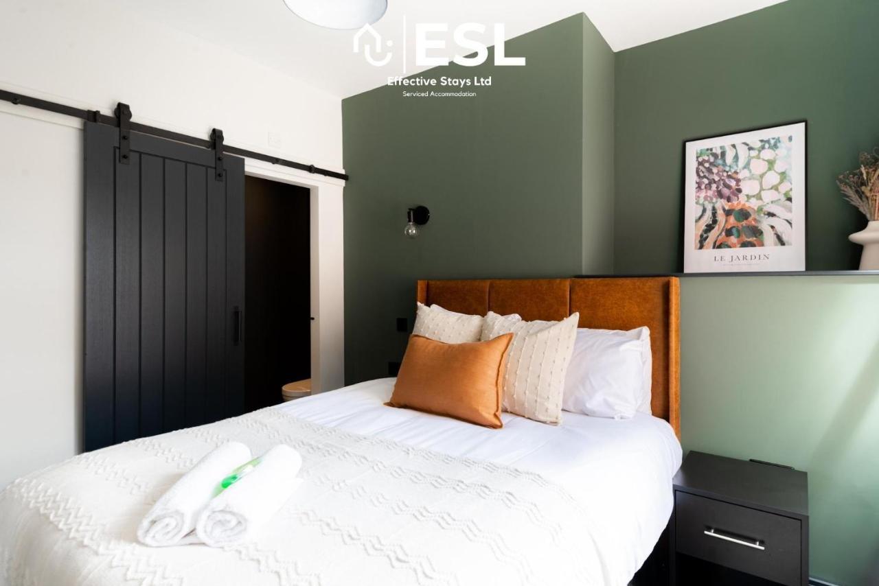 Central 5 Bedroom Townhouse Perfectly Located 2 Mins Walk From The Train Station Честер Экстерьер фото